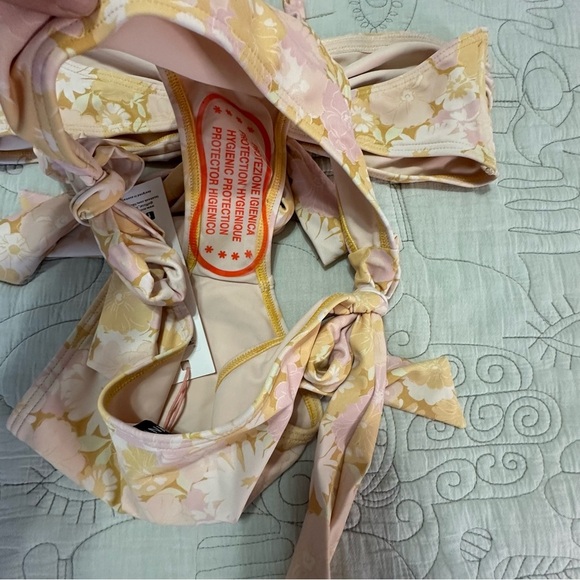 NWT MINKPINK Brianna Set Halter Bikini Top & Bottom Multi Sz M (US 6) Adjustable - Picture 6 of 7